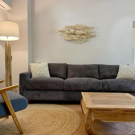 De Charme Avec Piscine - A Charming With Swimming Pool Ferienhaus *