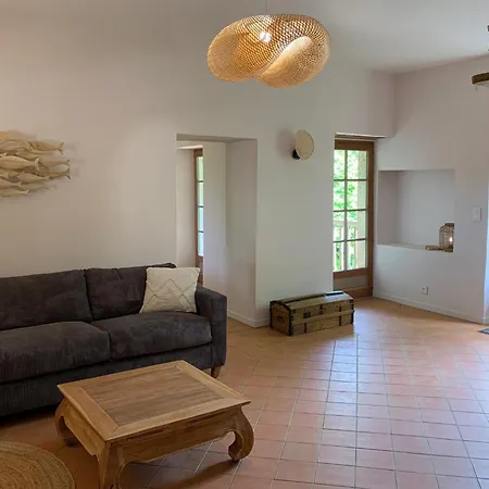 De Charme Avec Piscine - A Charming With Swimming Pool Ferienhaus