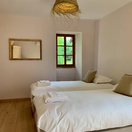 De Charme Avec Piscine - A Charming With Swimming Pool *