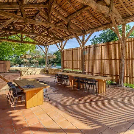 De Charme Avec Piscine - A Charming With Swimming Pool