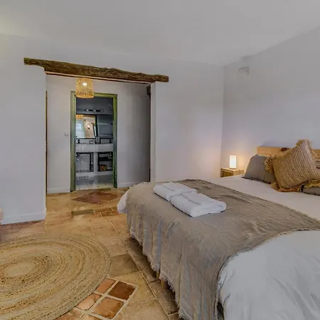 Ferienhaus De Charme Avec Piscine - A Charming With Swimming Pool *