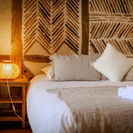 De Charme Avec Piscine - A Charming With Swimming Pool Ferienhaus