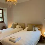 De Charme Avec Piscine - A Charming With Swimming Pool בית נופש