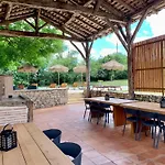 בית נופש De Charme Avec Piscine - A Charming With Swimming Pool Saint-Léonard