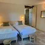 De Charme Avec Piscine - A Charming With Swimming Pool Saint-Léonard