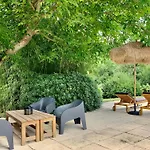 De Charme Avec Piscine - A Charming With Swimming Pool *