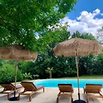 בית נופש De Charme Avec Piscine - A Charming With Swimming Pool Saint-Léonard