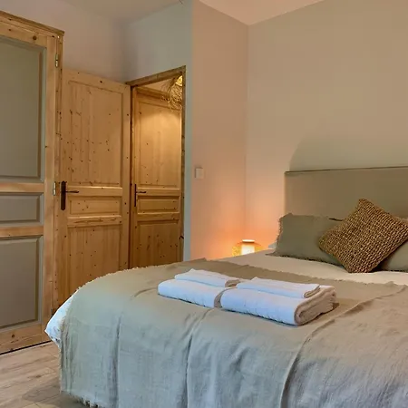 De Charme Avec Piscine - A Charming With Swimming Pool Tatil Evi