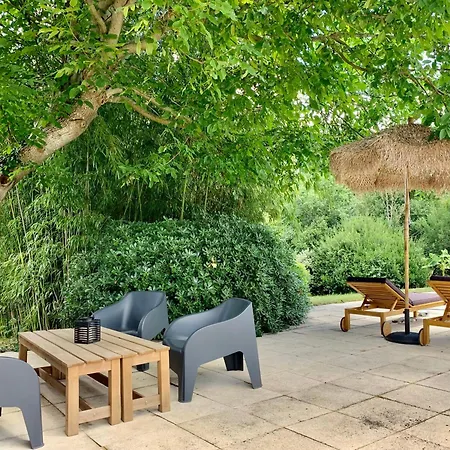De Charme Avec Piscine - A Charming With Swimming Pool *
