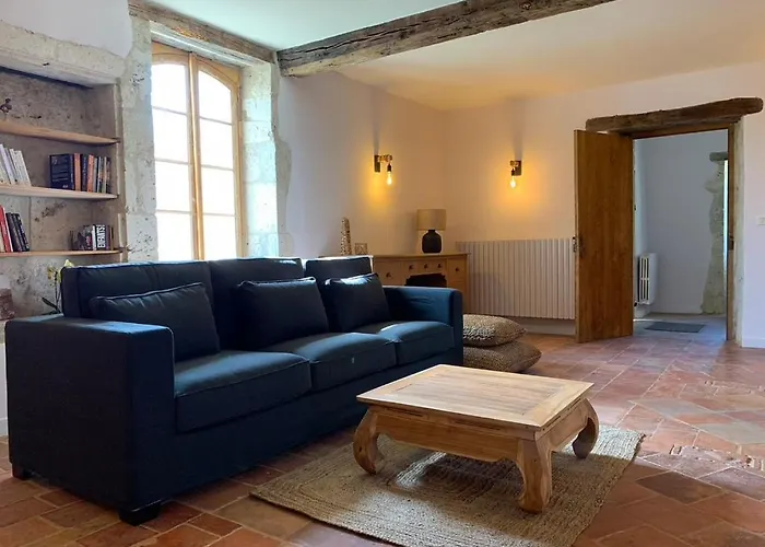 De Charme Avec Piscine - A Charming With Swimming Pool *