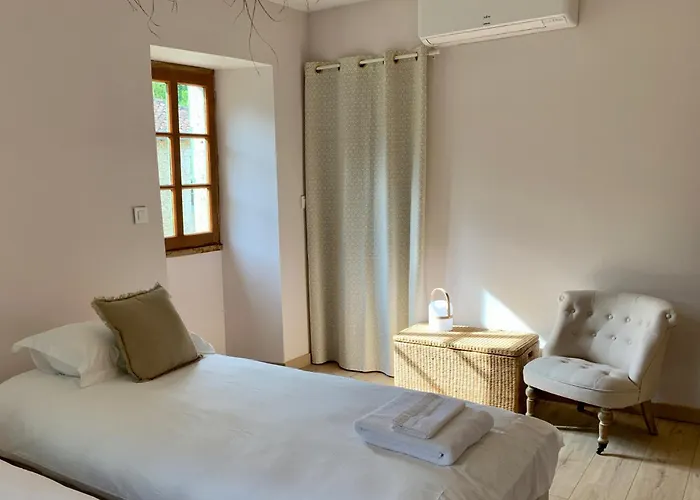 De Charme Avec Piscine - A Charming With Swimming Pool Tatil Evi Saint-Léonard