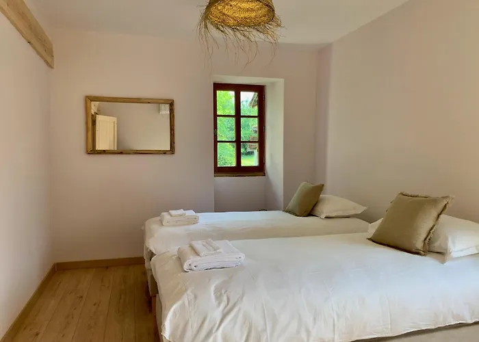 De Charme Avec Piscine - A Charming With Swimming Pool *