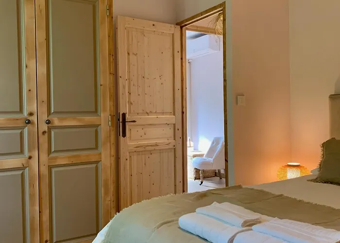 De Charme Avec Piscine - A Charming With Swimming Pool Tatil Evi