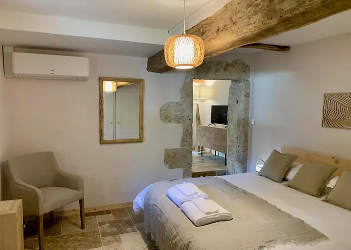 De Charme Avec Piscine - A Charming With Swimming Pool * Saint-Léonard