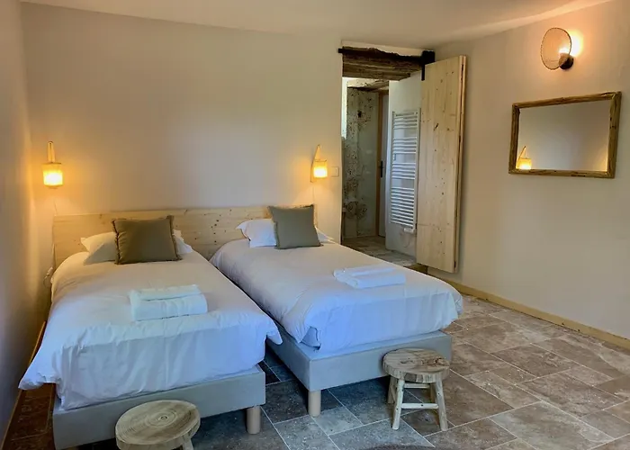 De Charme Avec Piscine - A Charming With Swimming Pool Saint-Léonard