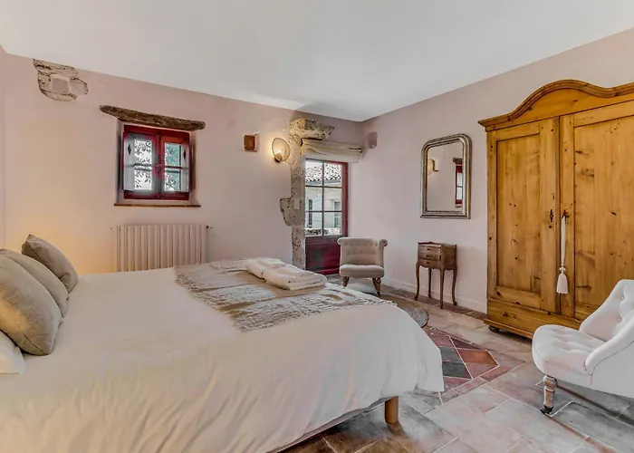 De Charme Avec Piscine - A Charming With Swimming Pool * Saint-Léonard